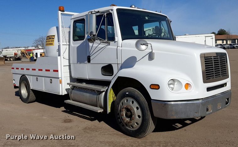 image for item DV9845 1996 Freightliner FL112 flatbed truck