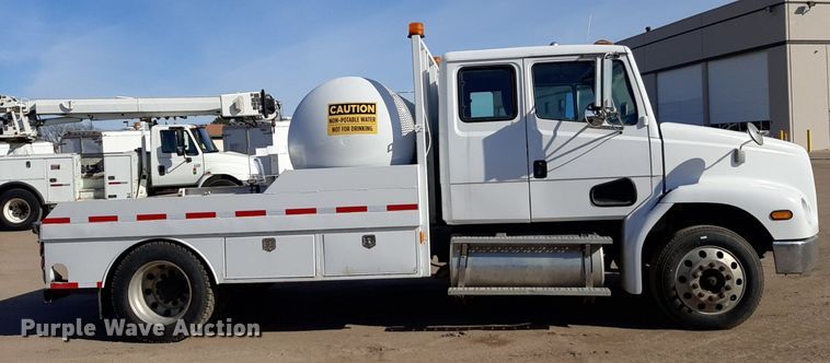 image for item DV9845 1996 Freightliner FL112 flatbed truck