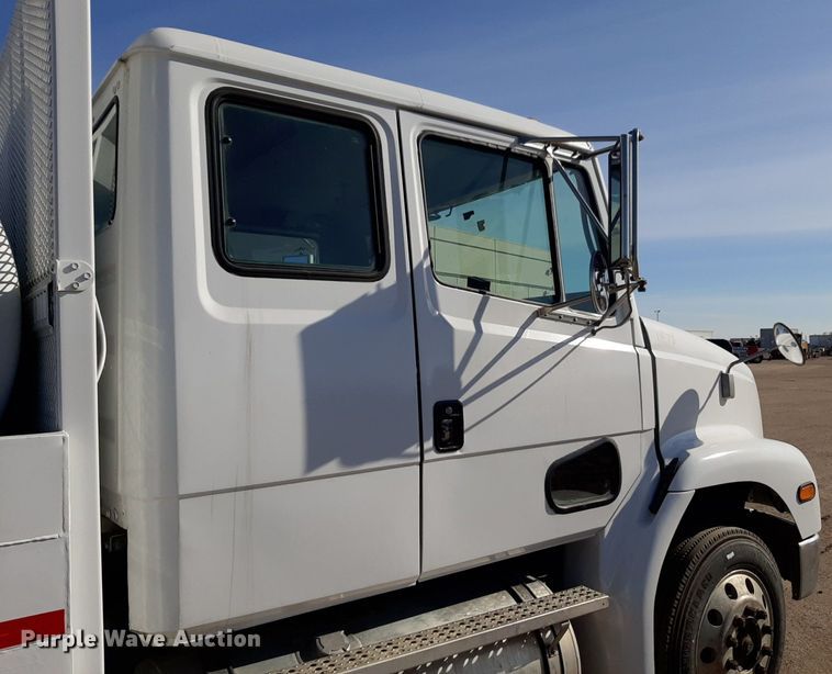 image for item DV9845 1996 Freightliner FL112 flatbed truck