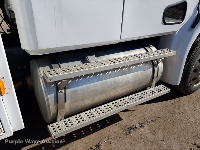 image for item DV9845 1996 Freightliner FL112 flatbed truck