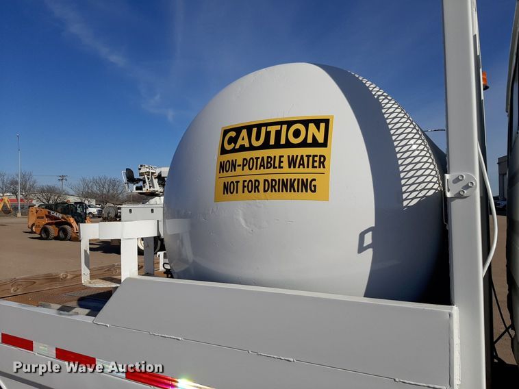 image for item DV9845 1996 Freightliner FL112 flatbed truck