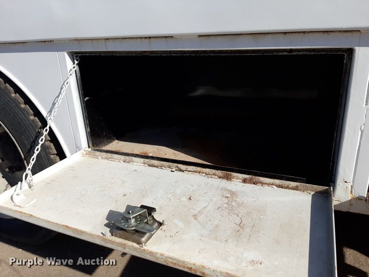 image for item DV9845 1996 Freightliner FL112 flatbed truck