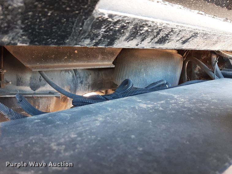 image for item DV9845 1996 Freightliner FL112 flatbed truck