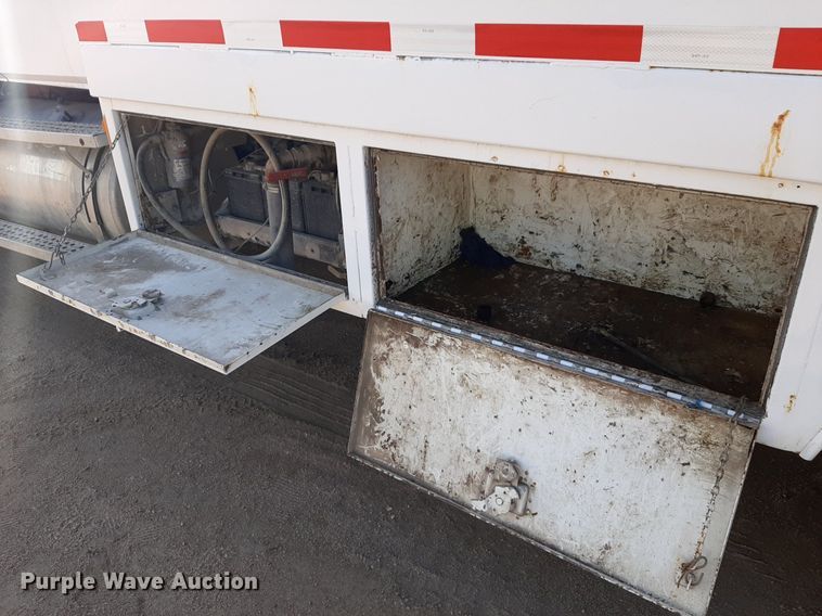 image for item DV9845 1996 Freightliner FL112 flatbed truck