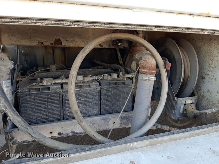 image for item DV9845 1996 Freightliner FL112 flatbed truck