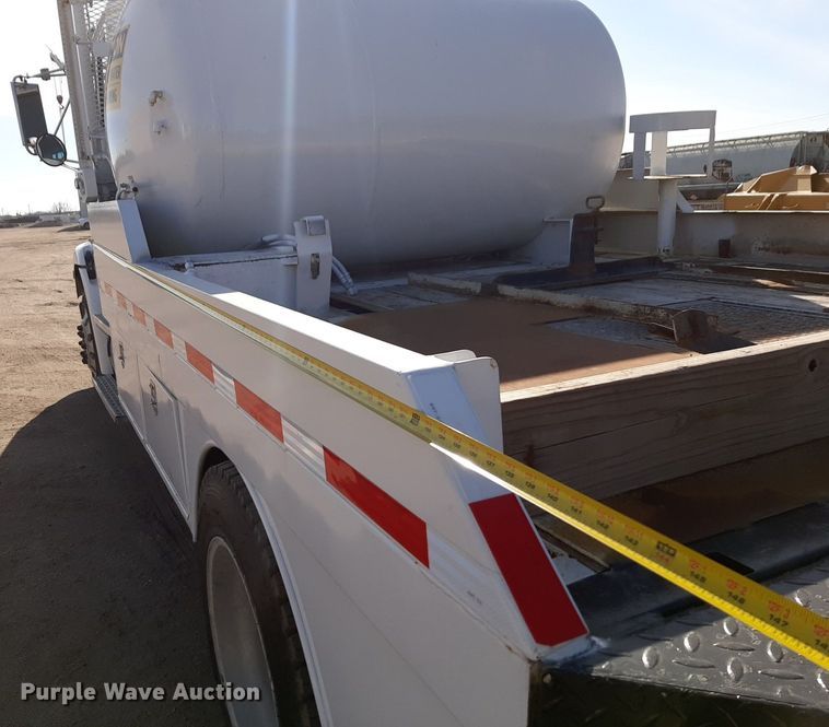 image for item DV9845 1996 Freightliner FL112 flatbed truck