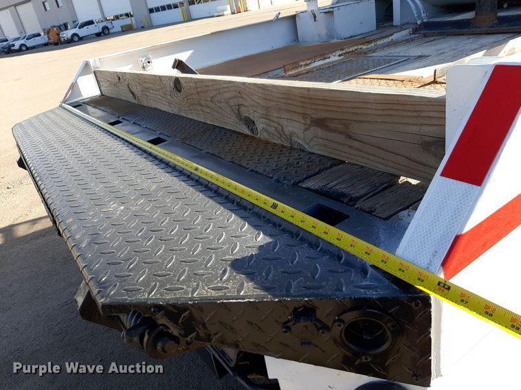 image for item DV9845 1996 Freightliner FL112 flatbed truck