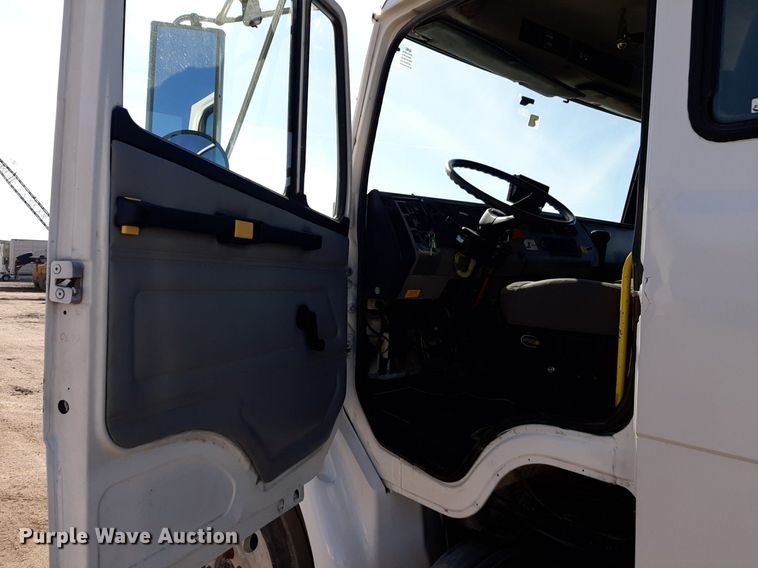 image for item DV9845 1996 Freightliner FL112 flatbed truck