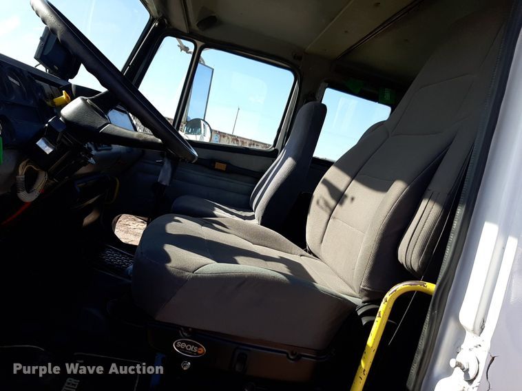 image for item DV9845 1996 Freightliner FL112 flatbed truck