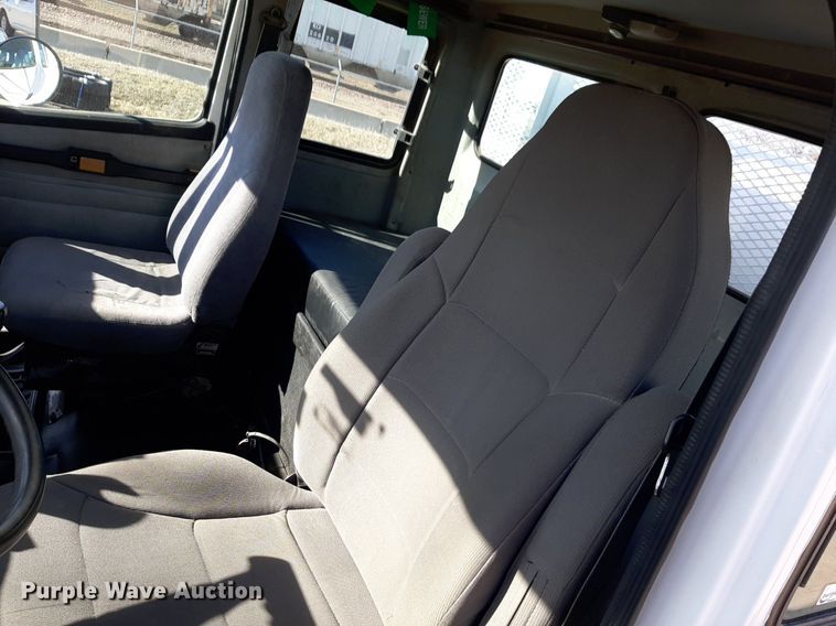 image for item DV9845 1996 Freightliner FL112 flatbed truck