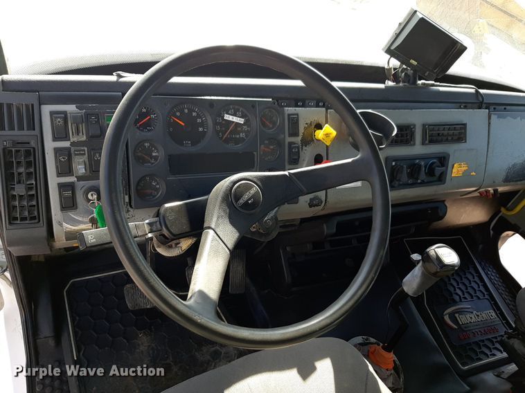 image for item DV9845 1996 Freightliner FL112 flatbed truck