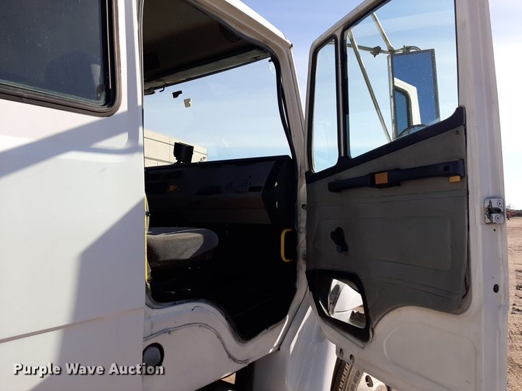 image for item DV9845 1996 Freightliner FL112 flatbed truck