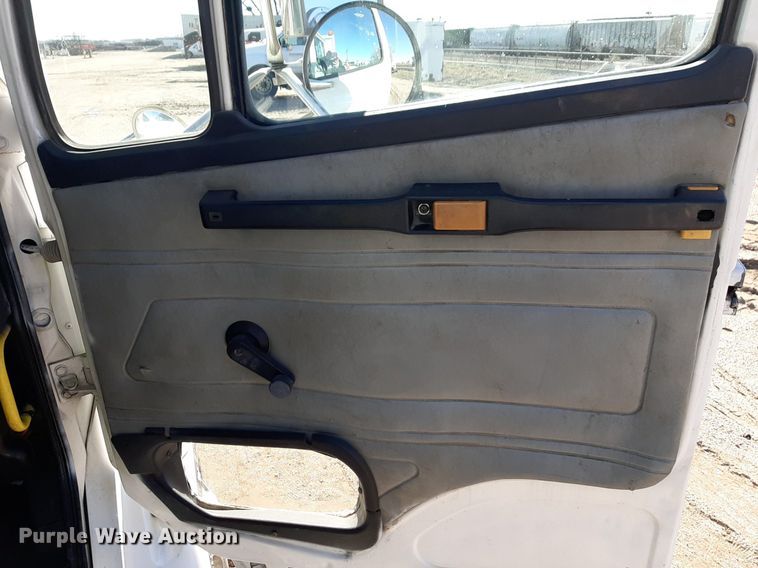 image for item DV9845 1996 Freightliner FL112 flatbed truck