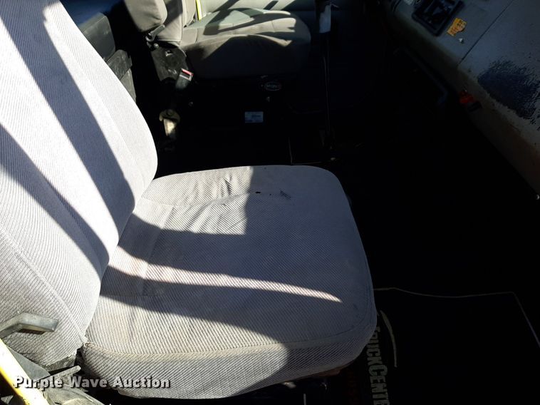 image for item DV9845 1996 Freightliner FL112 flatbed truck