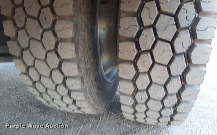 image for item DV9845 1996 Freightliner FL112 flatbed truck