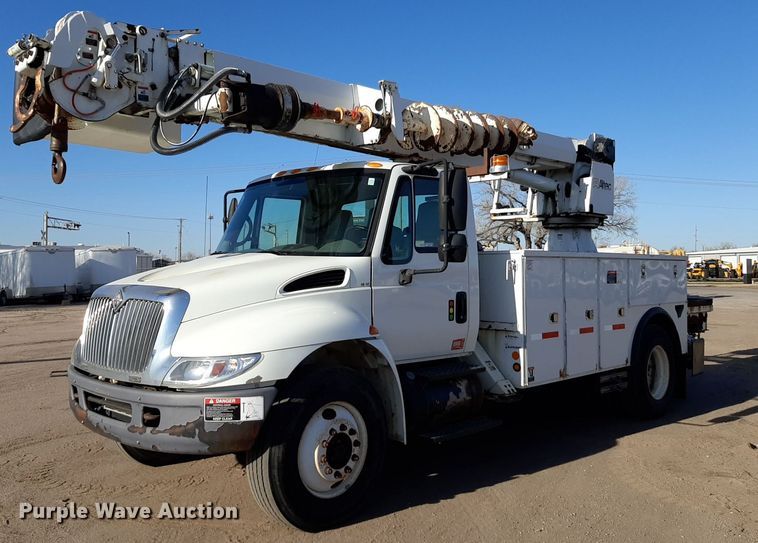 image for item DV9846 2008 International 4300 digger derrick truck