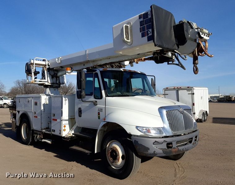 image for item DV9846 2008 International 4300 digger derrick truck