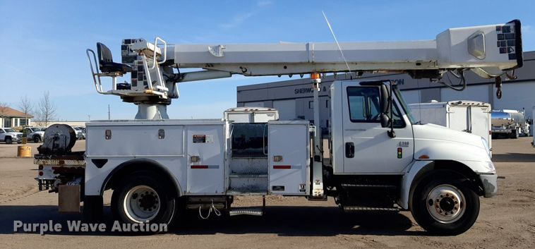 image for item DV9846 2008 International 4300 digger derrick truck