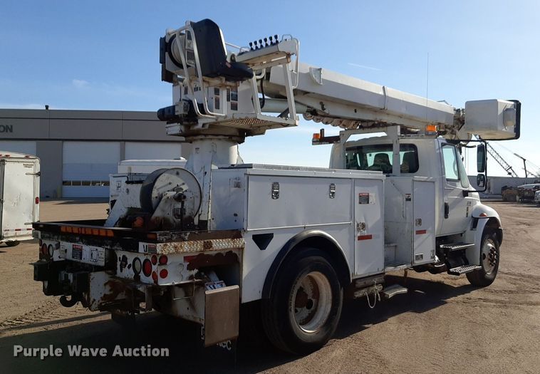 image for item DV9846 2008 International 4300 digger derrick truck