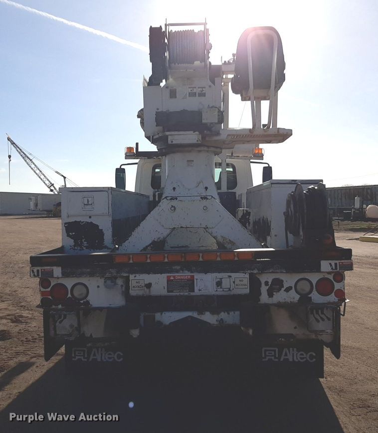 image for item DV9846 2008 International 4300 digger derrick truck