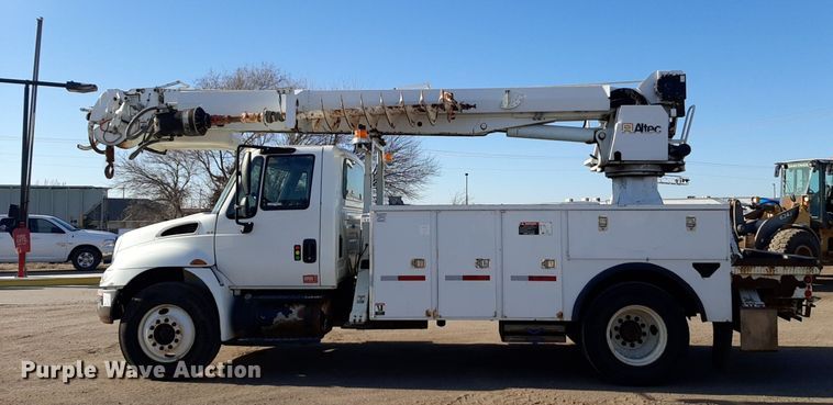 image for item DV9846 2008 International 4300 digger derrick truck