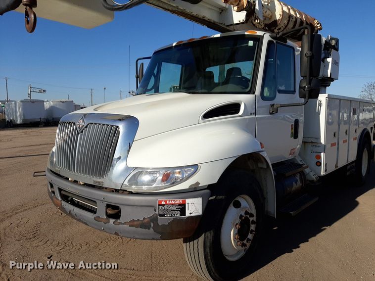 image for item DV9846 2008 International 4300 digger derrick truck