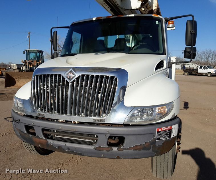 image for item DV9846 2008 International 4300 digger derrick truck