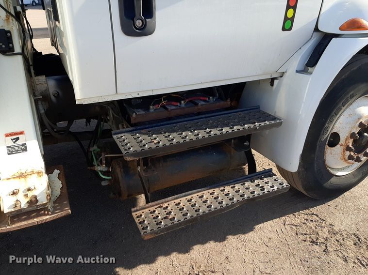 image for item DV9846 2008 International 4300 digger derrick truck