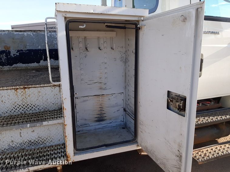 image for item DV9846 2008 International 4300 digger derrick truck