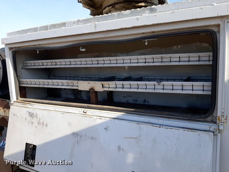 image for item DV9846 2008 International 4300 digger derrick truck