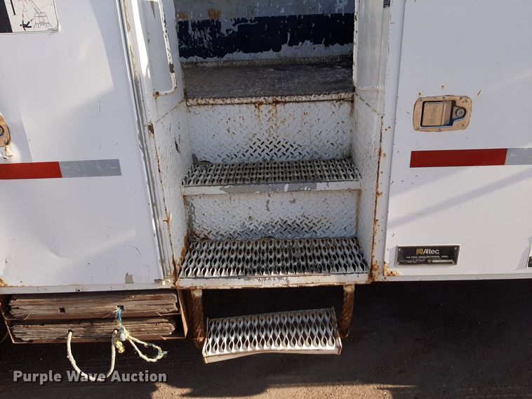 image for item DV9846 2008 International 4300 digger derrick truck