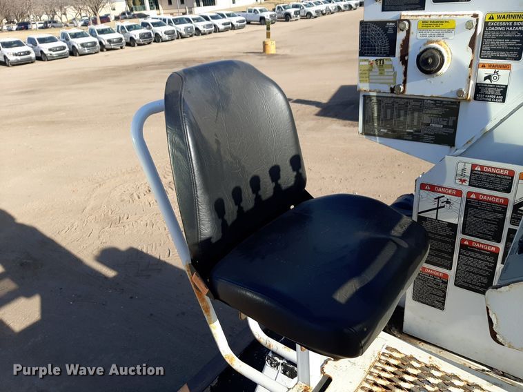 image for item DV9846 2008 International 4300 digger derrick truck