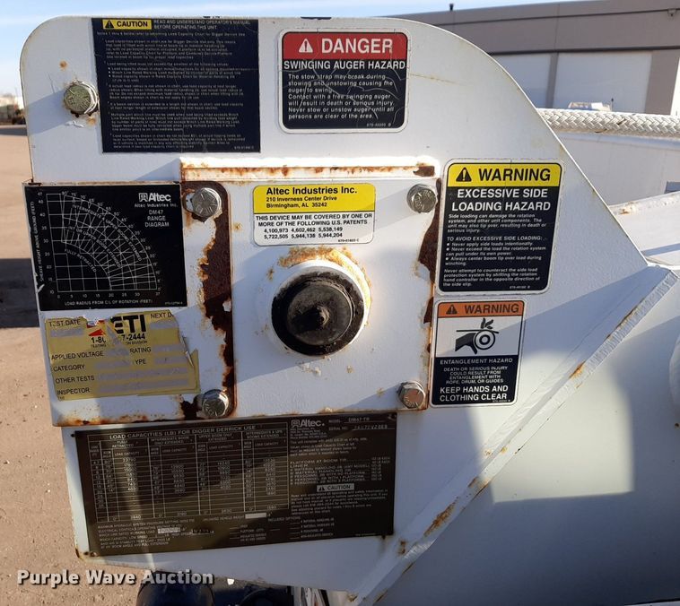 image for item DV9846 2008 International 4300 digger derrick truck