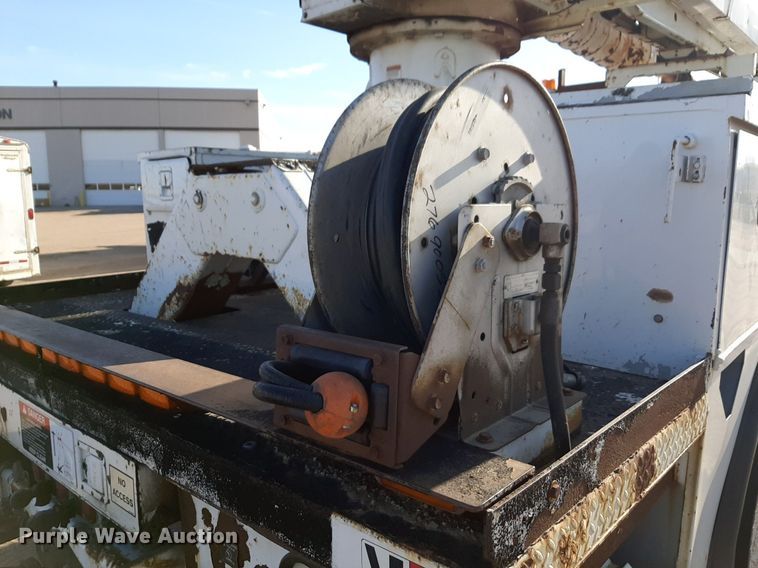 image for item DV9846 2008 International 4300 digger derrick truck