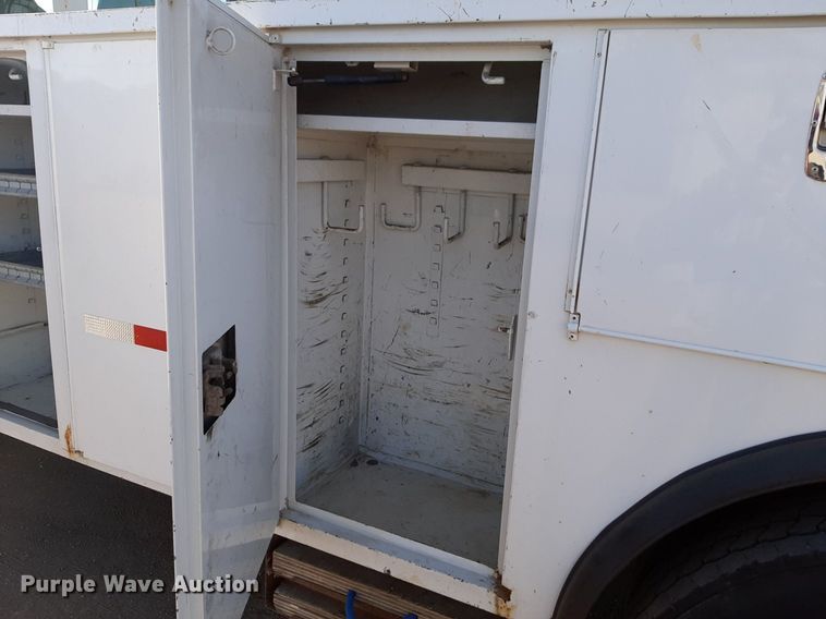 image for item DV9846 2008 International 4300 digger derrick truck