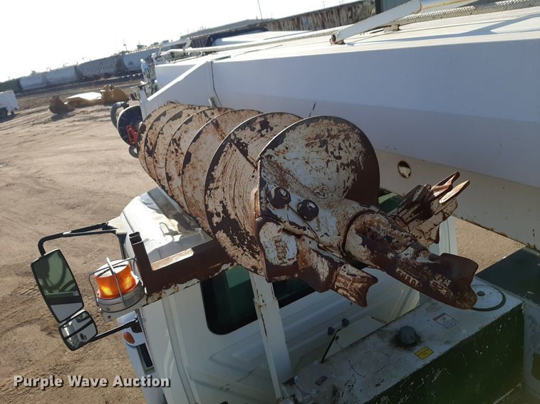 image for item DV9846 2008 International 4300 digger derrick truck