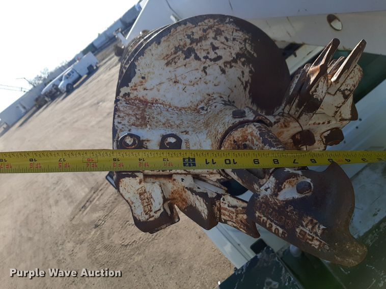 image for item DV9846 2008 International 4300 digger derrick truck