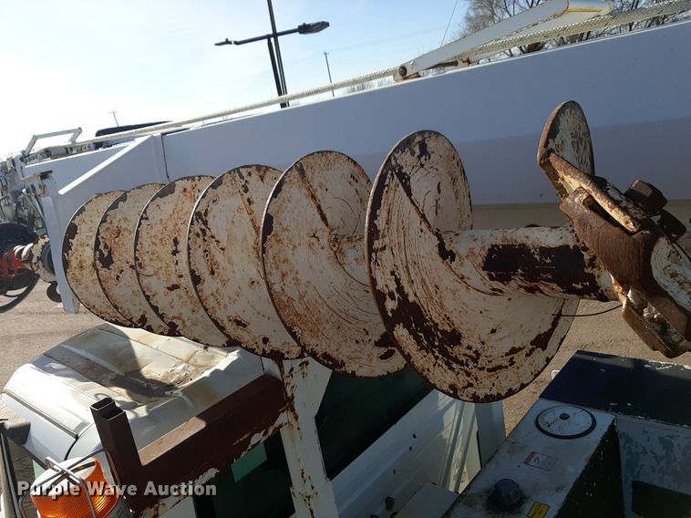 image for item DV9846 2008 International 4300 digger derrick truck