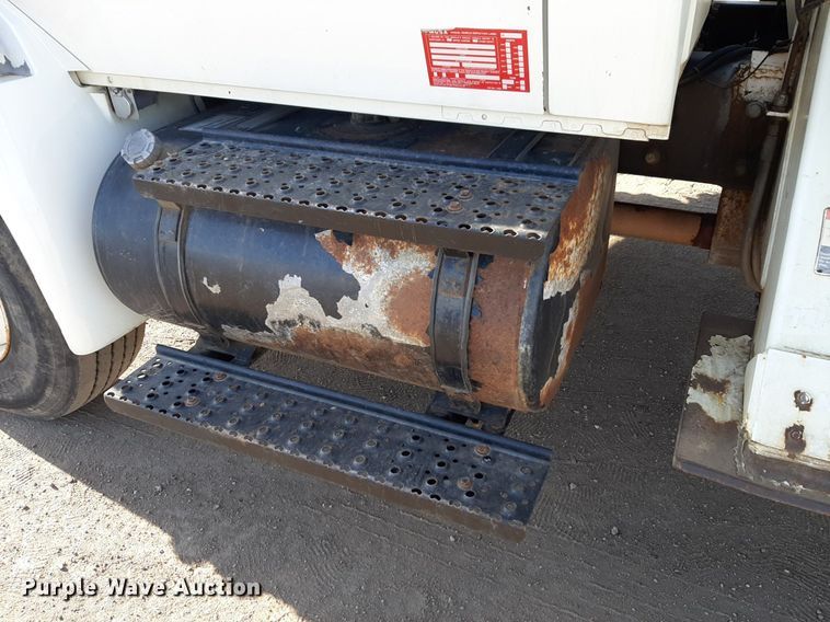 image for item DV9846 2008 International 4300 digger derrick truck