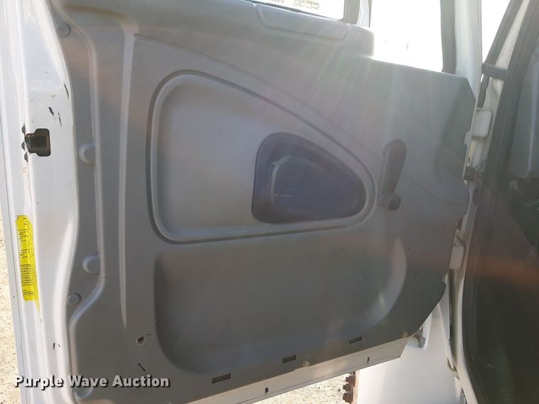 image for item DV9846 2008 International 4300 digger derrick truck