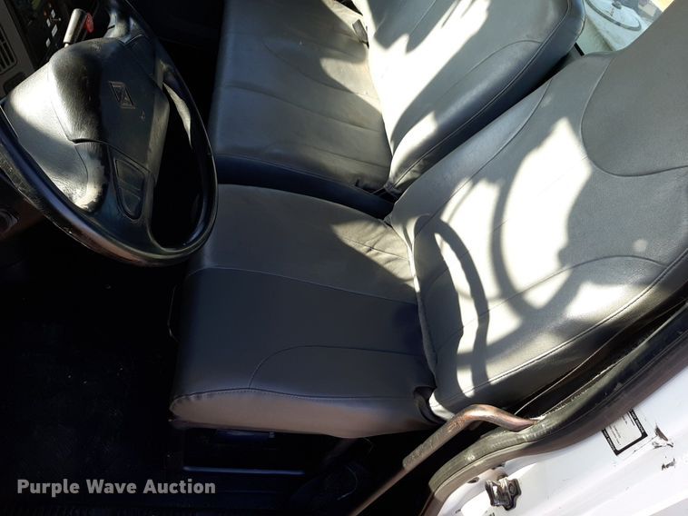 image for item DV9846 2008 International 4300 digger derrick truck