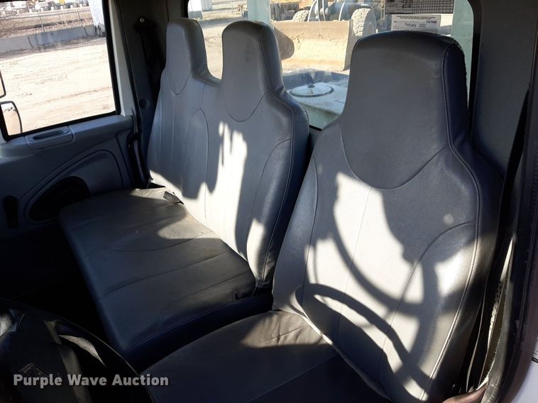 image for item DV9846 2008 International 4300 digger derrick truck