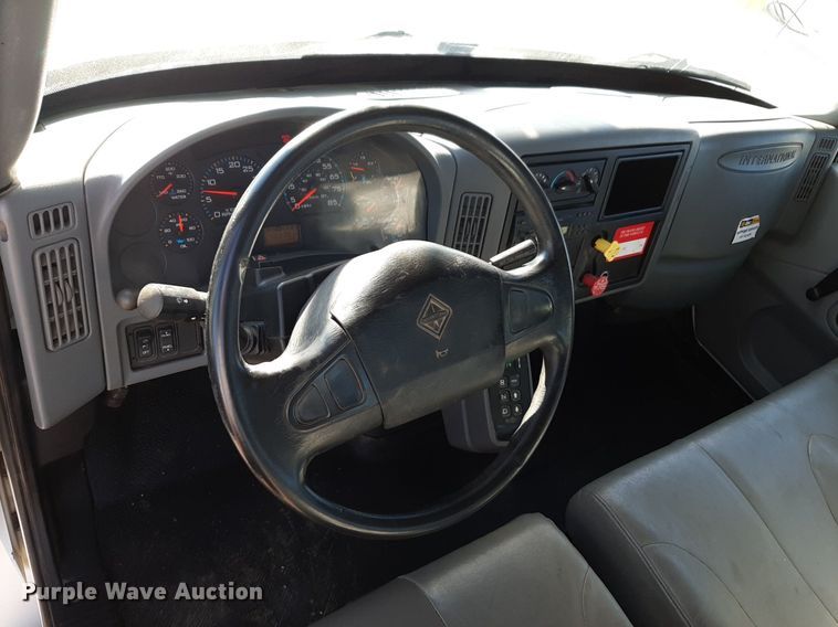 image for item DV9846 2008 International 4300 digger derrick truck