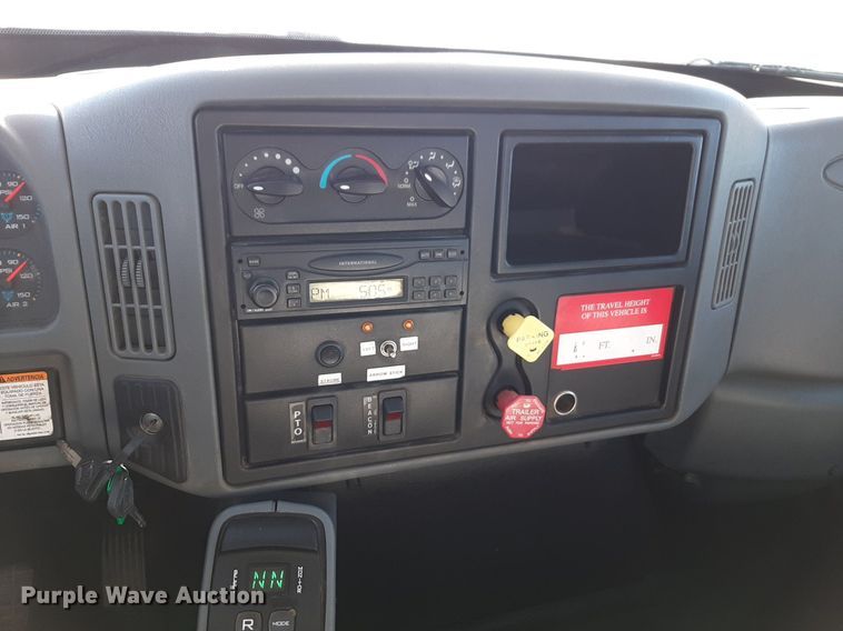 image for item DV9846 2008 International 4300 digger derrick truck