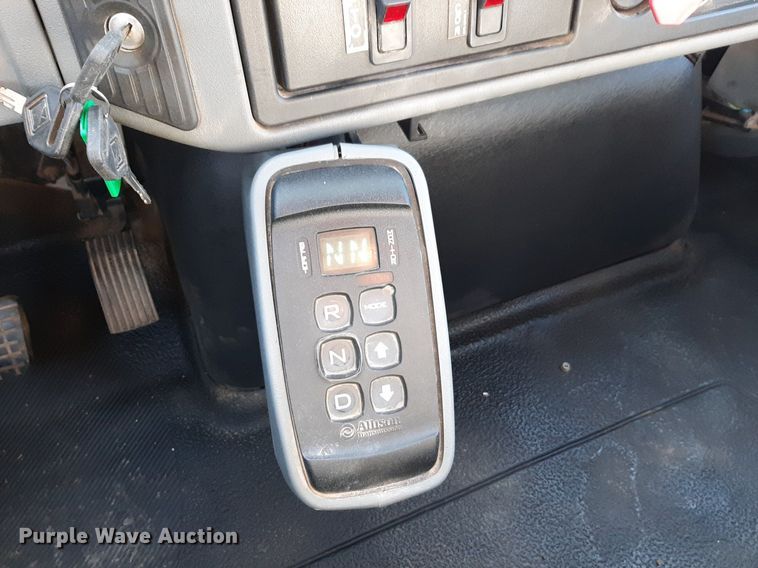 image for item DV9846 2008 International 4300 digger derrick truck