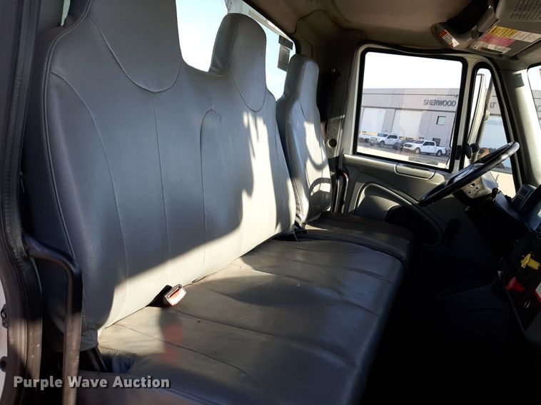 image for item DV9846 2008 International 4300 digger derrick truck