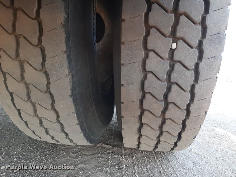 image for item DV9846 2008 International 4300 digger derrick truck