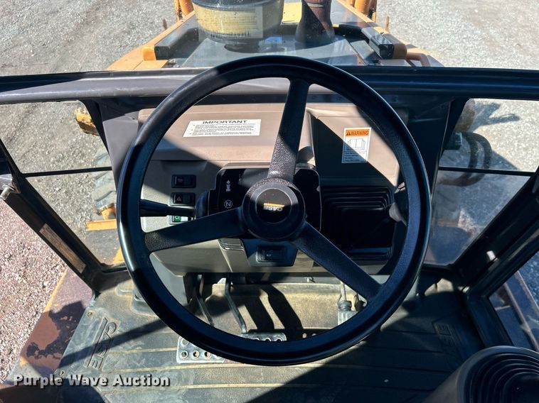 image for item EG1236 2010 Case 570MXT industrial tractor