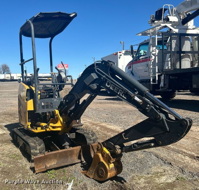 image for item EG1240 John Deere mini excavator