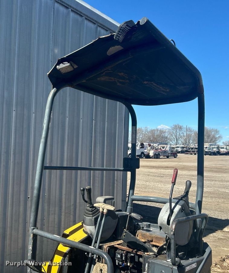 image for item EG1240 John Deere mini excavator